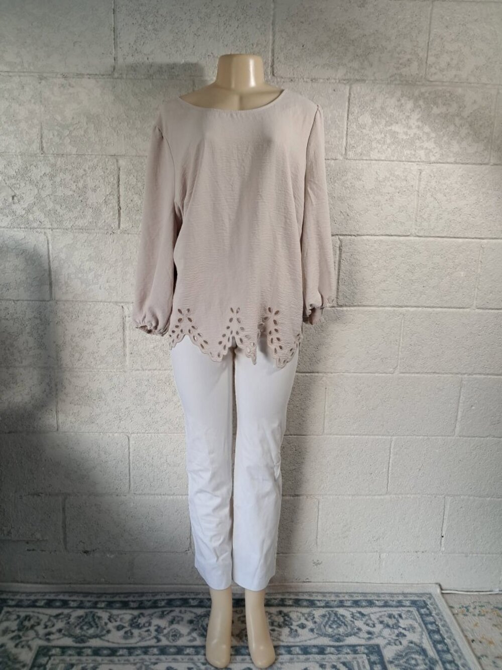 NWT Adrianna Papell 2X Cream Eyelet Scalloped Hem Blouse